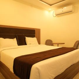 11 Leaf Hotel
