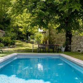 Le Domaine Sainte Raffine, piscine, charme et insolite, hotel in Belvèze