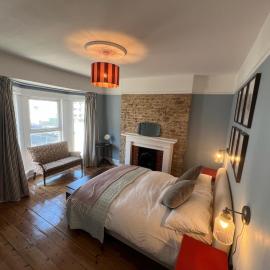 Stylish Seaside Home with Garden 2 minutes to Beach, hotel a Margate