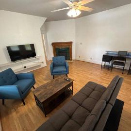 2nd Floor suite, close to ISU, Mill, & downtown, hotel in Terre Haute