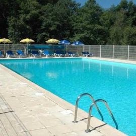 ZEcamping 3 animaux acceptés piscine chauffée et épicerie, hotel v destinácii Corrèze