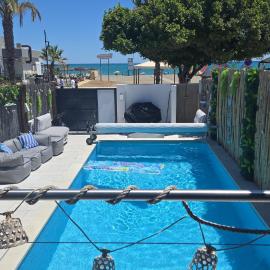 Casa de Almano - Torremolinos direct on beach, hotel in Torremolinos