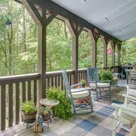 4 Mi to Lake Santeetlah: Cabin w/ Deck & Views