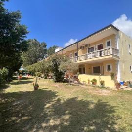 Hotel Marino, Hotel in Baks-Rrjoll