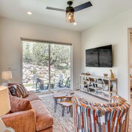 Walk to Southern Utah Campus: Home w/ Fire Pit, hotel in Cedar City