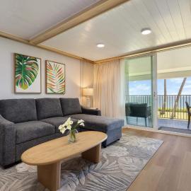 Luxurious Beachfront Condo, hotel em Hauula