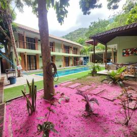 Hostal Casa Roma Parque Tayrona, hotel in Santa Marta
