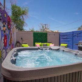 Bohemian ChiC SpaCation-Private HotTub-Close to Downtown-No Pet Fee!, Hotel in Albuquerque