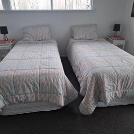 Private room with ensuite, Hotel in Cable Bay