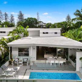 Fat Frog Beach Houses, Hotel in Byron Bay