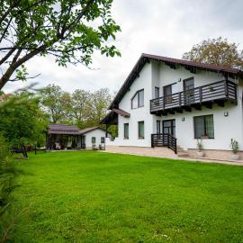 ViiLa TO, hotel em Bertea
