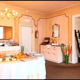 Hotel Royal, hotell i Elmshorn