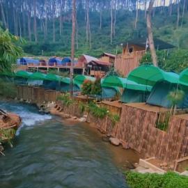 Wulandari Camp, hotel i Palayangan
