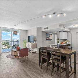 2Bedroom 2 Bath condo 10 Mins Walking To Jackson Memorial Hospital, hotel en Miami