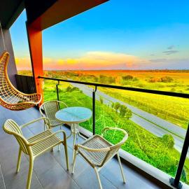 24'HR CHECK IN H'FLOOR SARADISE ECHELON KUCHING LUXURY BALCONY CONDO FACING AIRPORT 3R2B-2Cpark, hotel u gradu Kučing