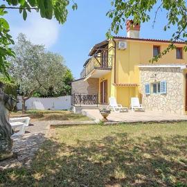 Beautiful Home In Novigrad With Wifi