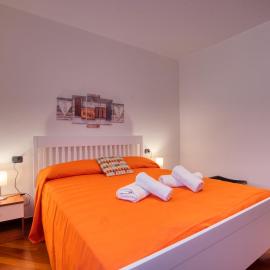 GuestHost - Casa Oranis, bilocale nuovo con balcone perfetto per famiglie