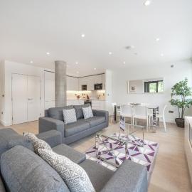 Roomspace Serviced Apartments -Oasis Way, hotel di London