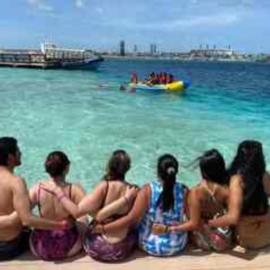 Palmitas Hostel with tropical garden & pool, hotell sihtkohas Oranjestad