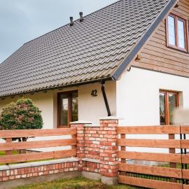 Domek całoroczny na Kaszubach II Bliźniak, hotel em Lipusz
