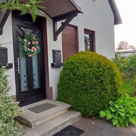 Gemütliche Ferienwohnung mit großer Dachterasse in gehobener Wohngegend, hotelli kohteessa Halver