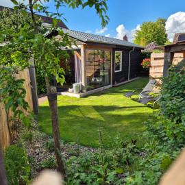 Tinyhouse met Hot Tub en ruime privé tuin
