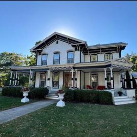 Carriage House Bed and Breakfast, hotel in Monroe