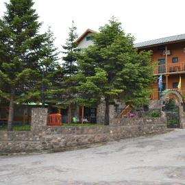 Chalet Safari，Aisími的飯店