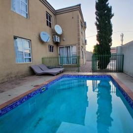 Kimberland Guest House Block 10, готель у місті Габороне