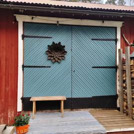 Piha-aitta taajamassa, hotel Parikkalában