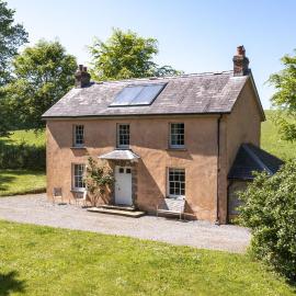 Creek Cottage - unique dog friendly cottage in beautiful woodlands