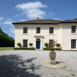 The Vicarage - Grand Country House, Walking Distance to Padstow and with Pub Across the Road