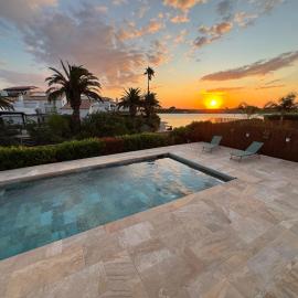 Villa Moana Lagune 4 chambres, 4 salles de bain, piscine privative chauffée à 30 degrés toute l année, balnéo, terrain de pétanque privé, ping-pong, hotel in Saint-Cyprien