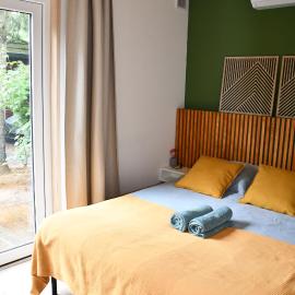 Black Cabin Veluwe - Wellness in het bos - Airco & Sauna, hotel Puttenben
