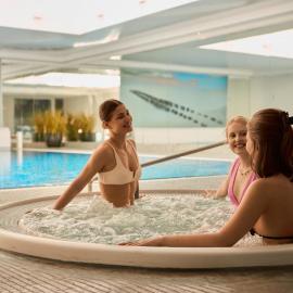 Waterlane Riverside SPA, Pool & Gym by Downtown Apartments