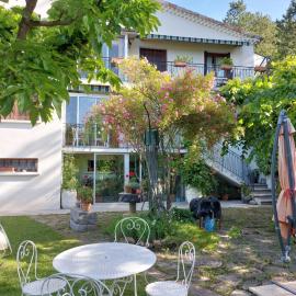 La Gineste – hotel w mieście Serres