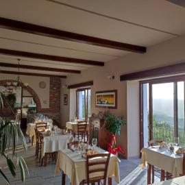 Ristorante Albergo 'l Bunet, hotel v destinácii Cortemilia
