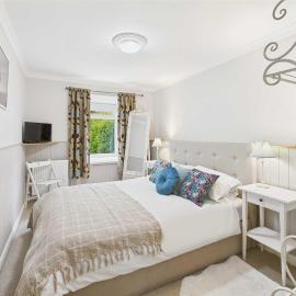 Host & Stay - The Fairways