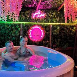 FINN VILLAGE - Loch Lomond Sunset Glamping Pod - Private Ofuro HOT TUB, hotel in Drymen