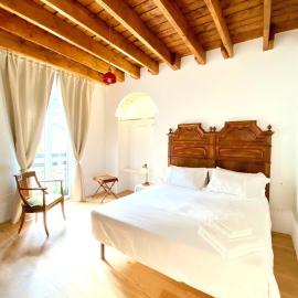 Historic Charm with Whirlpool - Motta Apartments