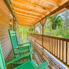 Private + Secluded: Open-Concept Sevierville Cabin, hotel in Sevierville
