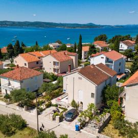 Apartments with parking space Biograd na Moru, Biograd - 21048, hotel in Biograd na Moru
