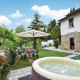 Stunning Home In Poggio D'acona, hotel u gradu Calbenzano