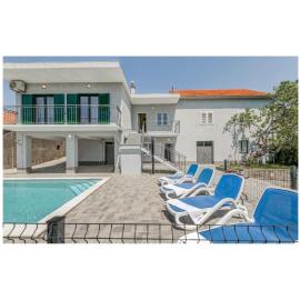 Beautiful Apartment In Omis