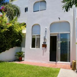 Casa Colibri Teques، فندق في تيكواسكيتامو