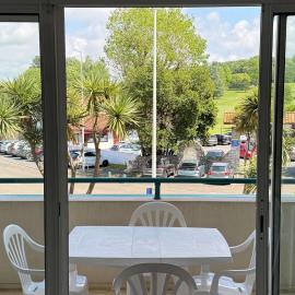 Studio face au golf avec terrasse et parking - FR-1-4-702