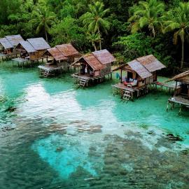 Meos Ambower Homestay Raja Ampat, Hotel in Fam