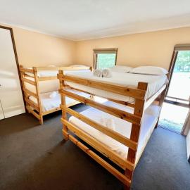 Albaski Lodge Room 3, hotel a Mount Buller