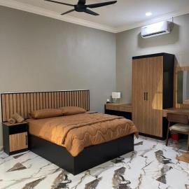 Suria guesthouse, hotel in Kampung Raja