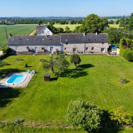 La Maison Neuve Gîtes, hotel a Madré